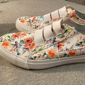 BLOWFISH FLOWER PRINTED SNEAKERS SIZE 7.5